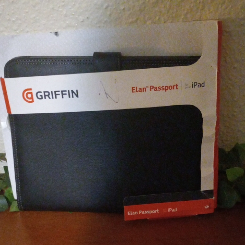 new Elan Passport iPad Case - Black